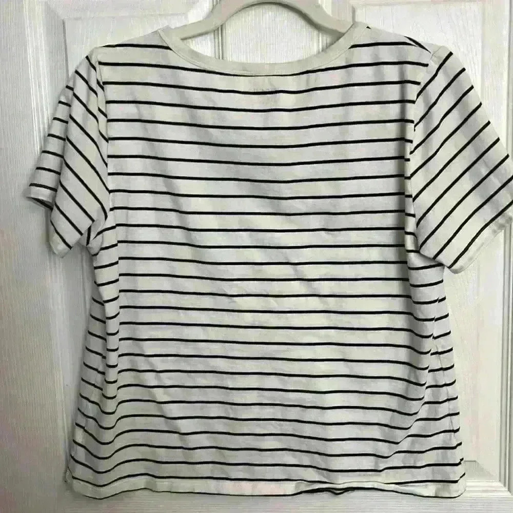 Old Navy everywear white black striped vneck tshirt - Picture 3 of 5